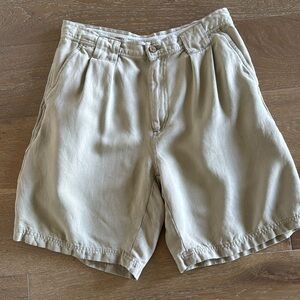 Tommy Bahama 100% Silk pleated Front Shorts Men’s 32 Relaxed fit Beige Beach